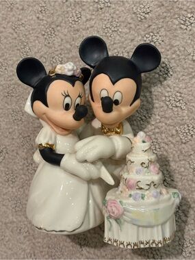 Lenox Minnie’s Dream Wedding Cake